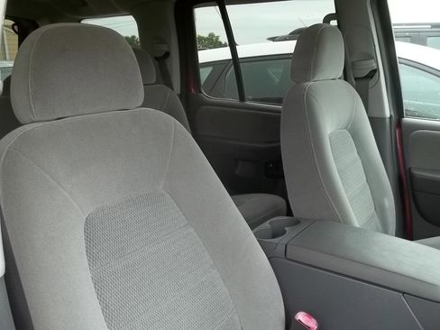 Used 2005 Ford Explorer Sport XLT image 7