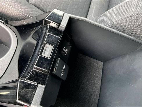 Used 2024 Toyota Corolla SE w/ SE Package FWD image 4