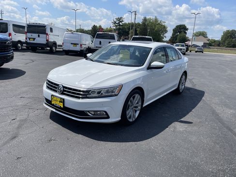 Used 2018 Volkswagen Passat 2.0T SE FWD image 4