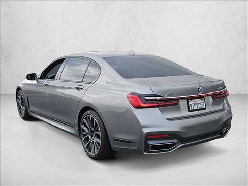 Used 2022 BMW 750i xDrive w/ M Sport Package image 8