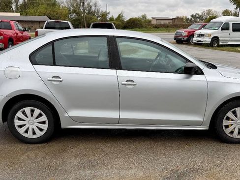 Used 2011 Volkswagen Jetta S FWD image 6