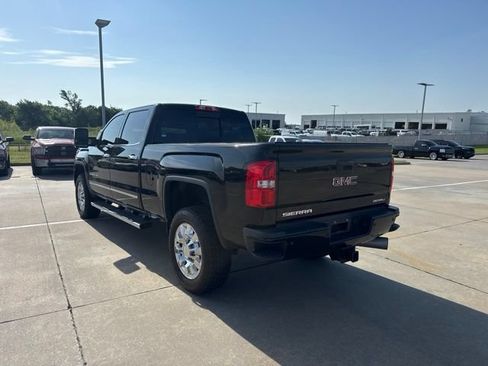 Used 2018 GMC Sierra 2500 Denali w/ Duramax Plus Package AWD/4WD image 4