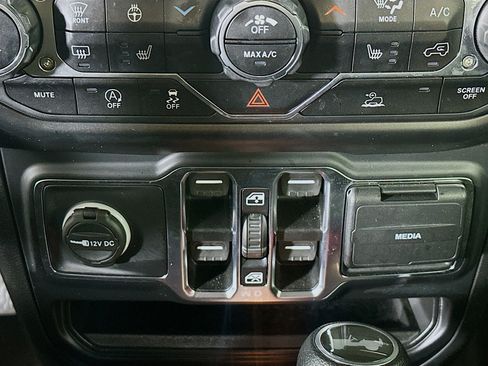 Used 2022 Jeep Wrangler Unlimited Sport AWD/4WD image 25