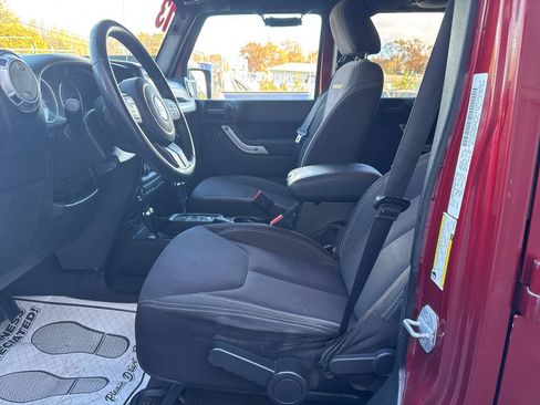 Used 2013 Jeep Wrangler Unlimited Sahara AWD/4WD image 13