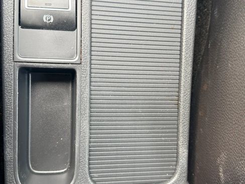 Used 2017 Volkswagen Tiguan S image 28