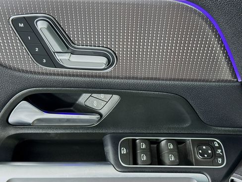 Used 2023 Mercedes-Benz EQB 300 4MATIC image 22