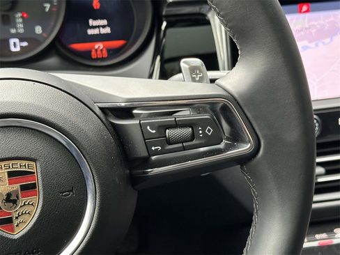 Used 2025 Porsche Macan image 23