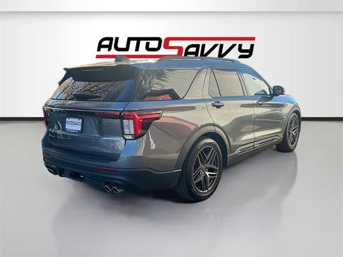 Used 2025 Ford Explorer ST image 7