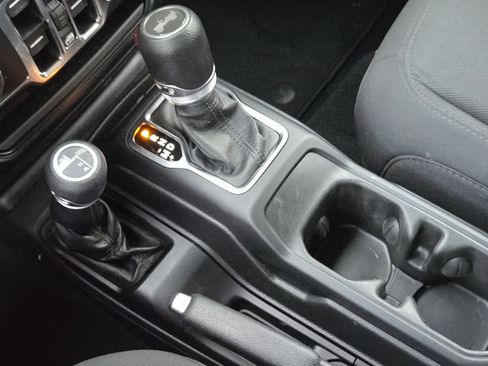 Used 2022 Jeep Wrangler Unlimited Sport w/ Sun And Sound Package image 21