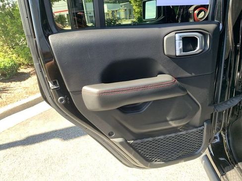 Used 2021 Jeep Gladiator Rubicon AWD/4WD image 15