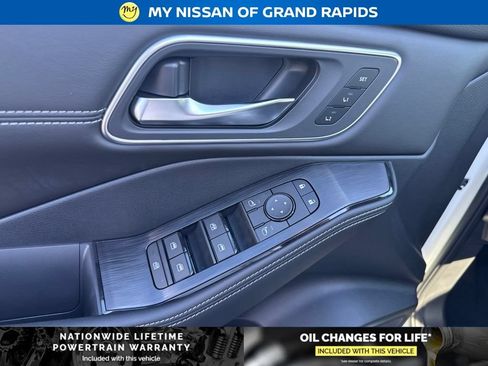 New 2026 Nissan Rogue Platinum AWD/4WD image 16