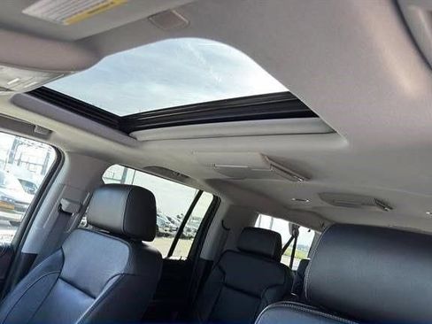 Used 2018 GMC Yukon XL SLT w/ Premium Edition AWD/4WD image 10