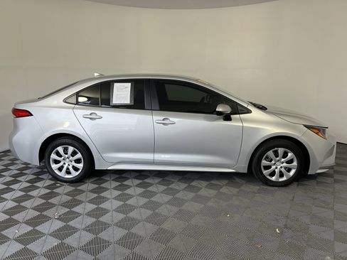 Used 2024 Toyota Corolla LE FWD image 2