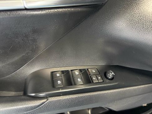 Used 2019 Toyota Camry SE image 13