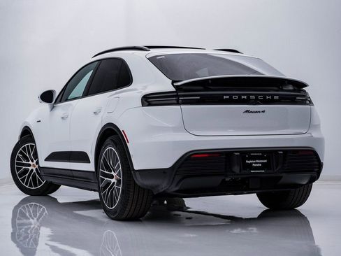 New 2026 Porsche Macan 4 Electric image 3