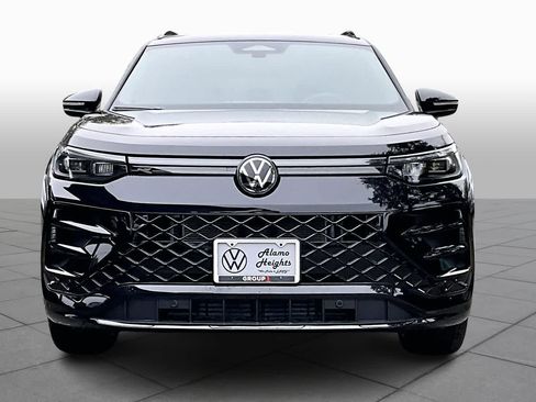 New 2026 Volkswagen Tiguan SE R-Line image 3