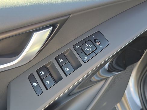 New 2025 Kia Niro Wind image 22