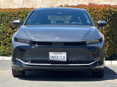 Used 2025 Toyota Crown XLE w/ Carpet Mat Package (TMS) image 9