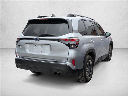 Used 2025 Subaru Forester Premium image 5