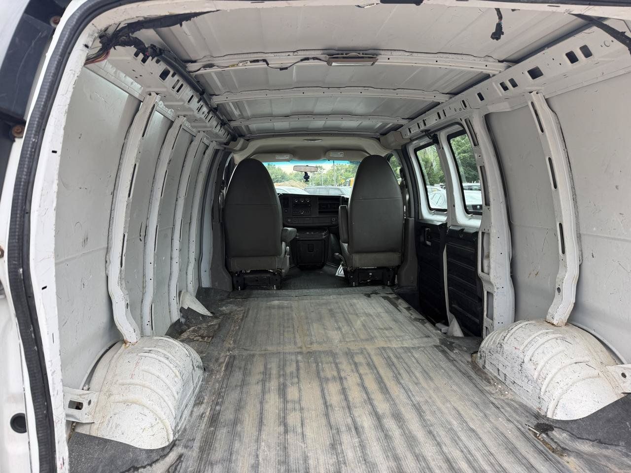Used 2014 Chevrolet Express 1500 RWD image 26