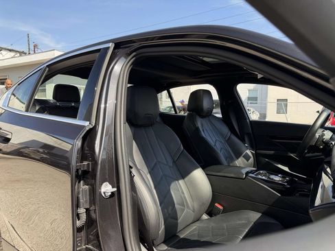 Used 2025 BMW 530i RWD image 12