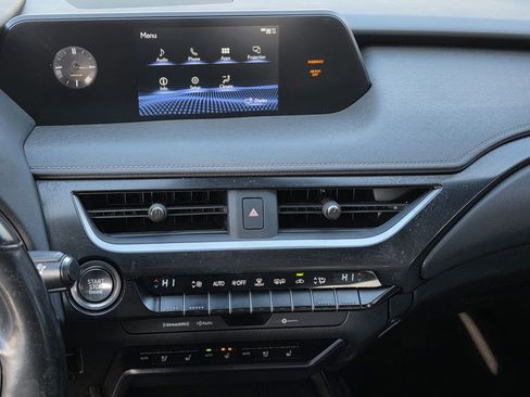 Used 2019 Lexus UX 200 image 10