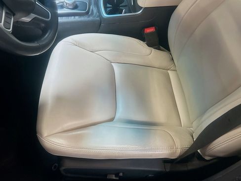 Used 2022 Chrysler 300 Touring L image 18