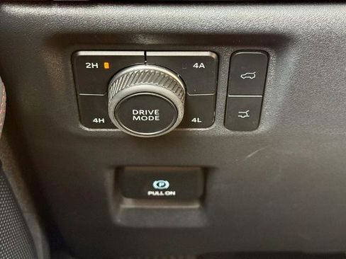 Certified 2025 Ford Expedition Active AWD/4WD image 31