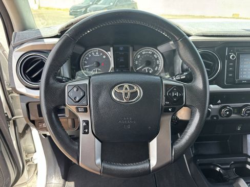 Used 2017 Toyota Tacoma SR5 w/ Tow Package AWD/4WD image 27