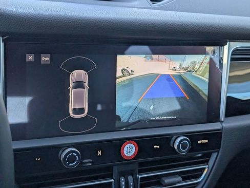 Certified 2025 Porsche Macan AWD/4WD image 14