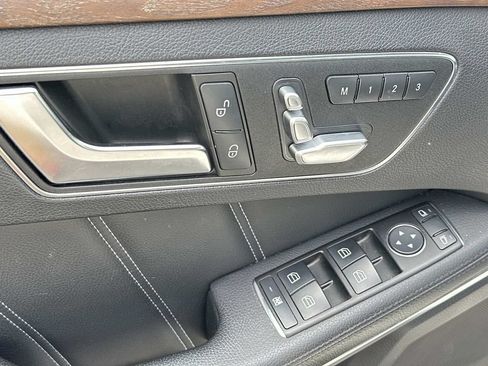 Used 2014 Mercedes-Benz E 350 4MATIC Sedan image 16