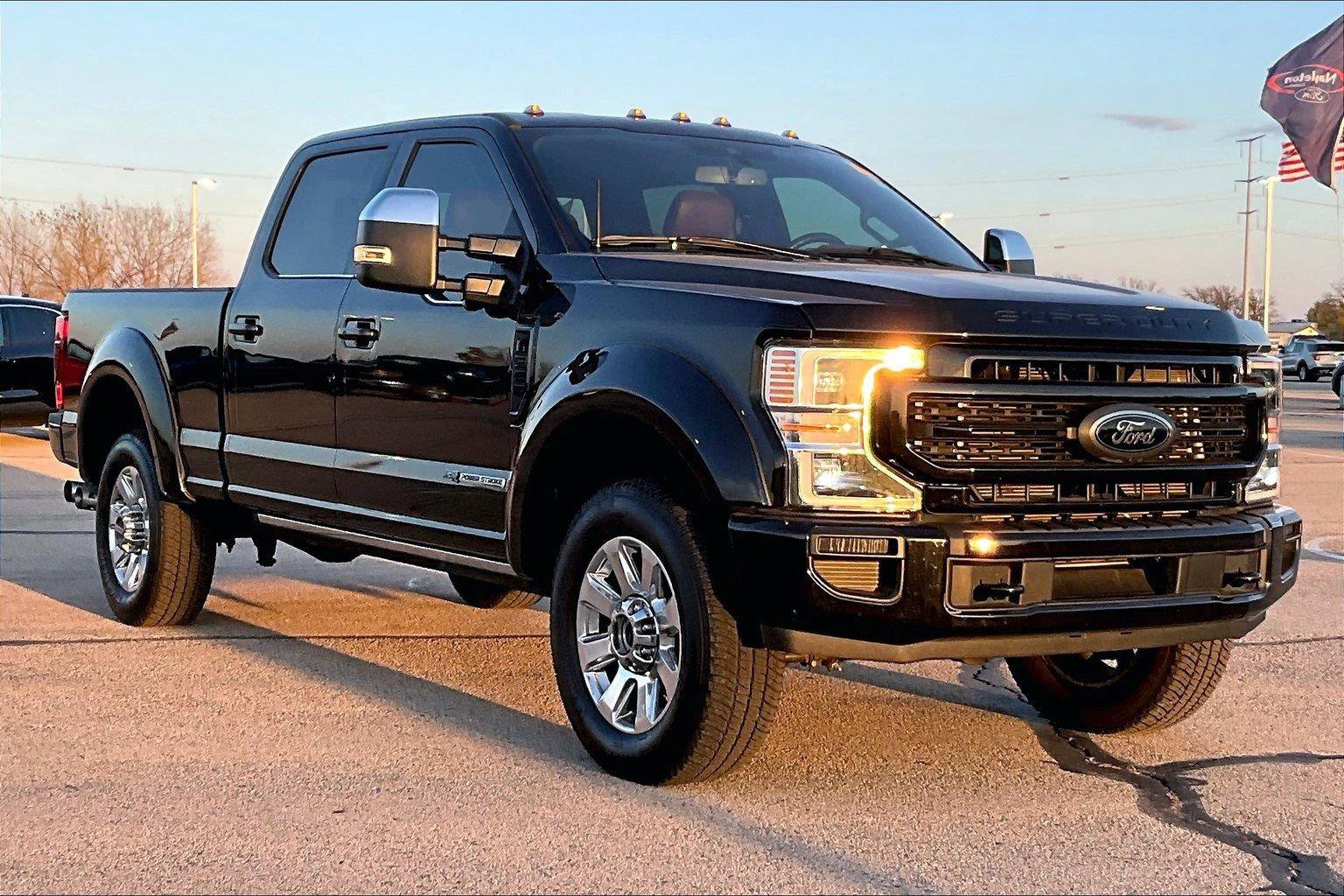 Used 2022 Ford F350 Platinum AWD/4WD image 2