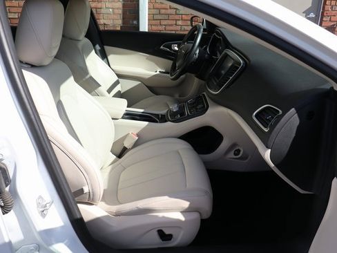 Used 2017 Chrysler 200 Limited Platinum w/ Comfort & Convenience Group image 43