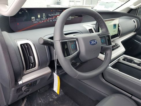 New 2026 Ford Expedition Active image 13