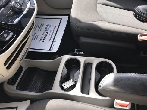 Used 2023 Chrysler Voyager LX FWD image 20