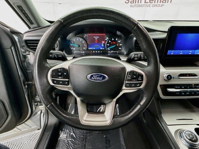 Used 2024 Ford Explorer XLT RWD image 11
