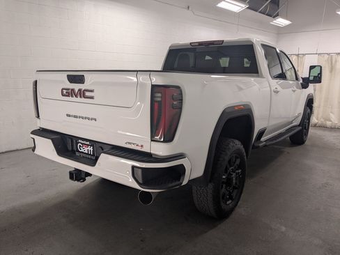 Used 2025 GMC Sierra 3500 AT4 w/ AT4 Premium Plus Package AWD/4WD image 7