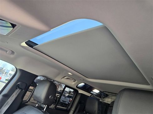 Used 2023 Land Rover Defender 110 S image 16