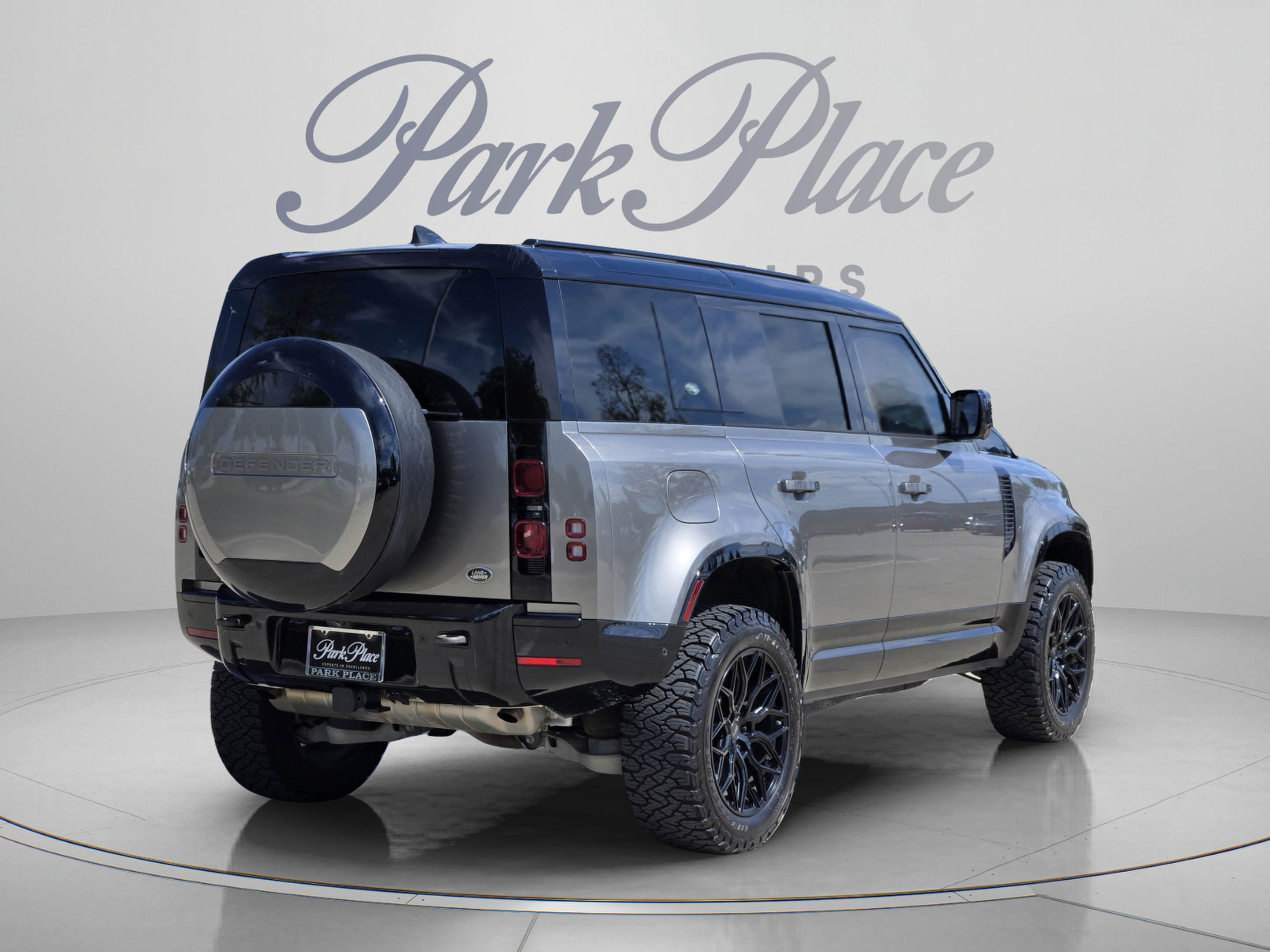 Used 2023 Land Rover Defender 110 X-Dynamic SE AWD/4WD image 5