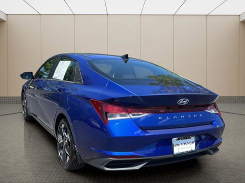 Certified 2023 Hyundai Elantra SEL w/ Convenience Package FWD image 3