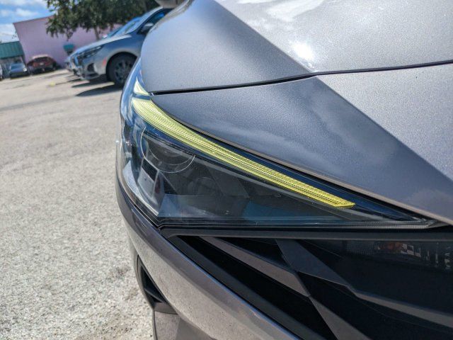 Used 2023 Hyundai Elantra SE FWD image 10