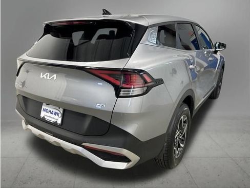 Used 2023 Kia Sportage LX AWD/4WD image 5