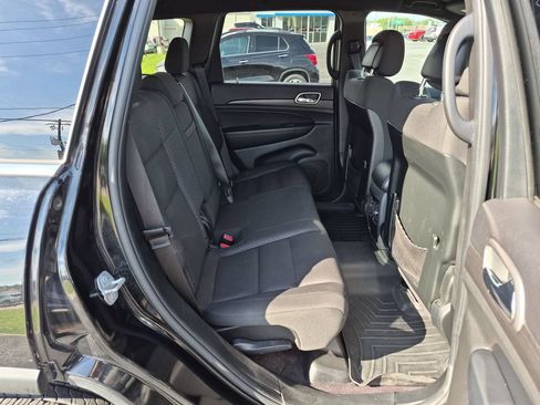 Used 2018 Jeep Grand Cherokee Laredo AWD/4WD image 26