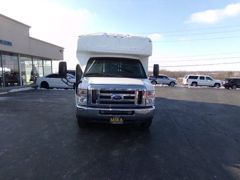 Used 2019 Ford E-450 and Econoline 450 Super Duty w/ Shuttle Bus Prep Package RWD image 4