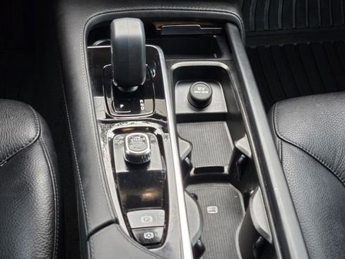 Certified 2023 Volvo XC90 B6 Plus w/ Protection Package Premier AWD/4WD image 18