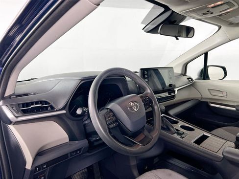 Used 2022 Toyota Sienna LE image 10