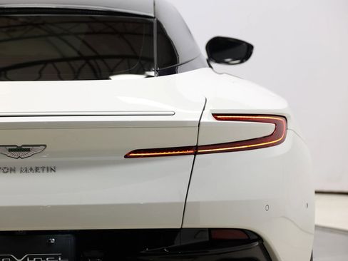 Used 2018 Aston Martin DB11 Coupe image 50