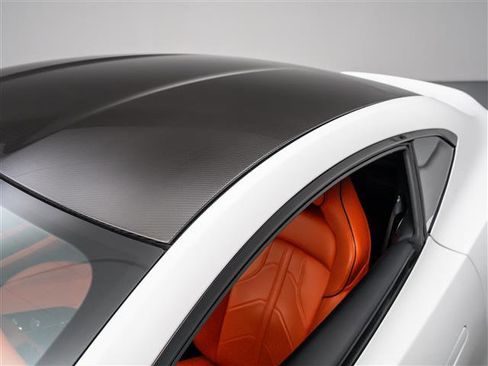 Used 2025 Aston Martin V8 Vantage Coupe image 19