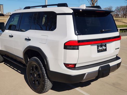 Used 2025 Lexus GX 550 image 11