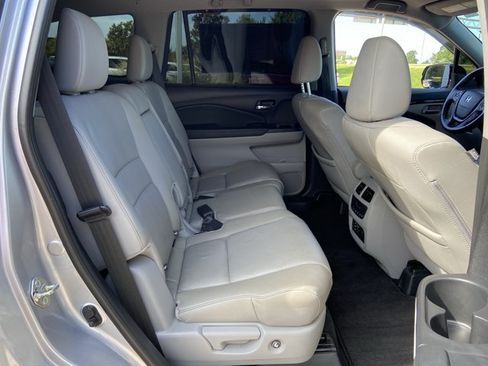 Used 2018 Honda Pilot Touring image 14